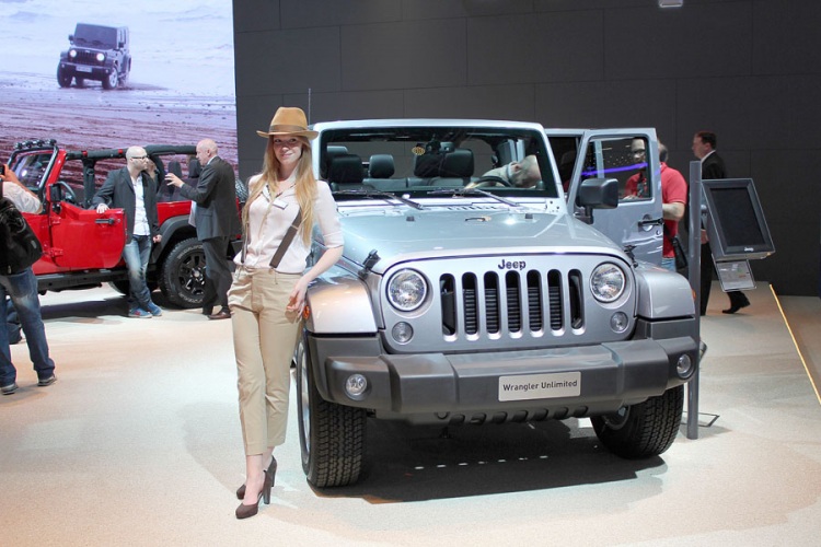 Девушки франкфуртского автосалона 2013