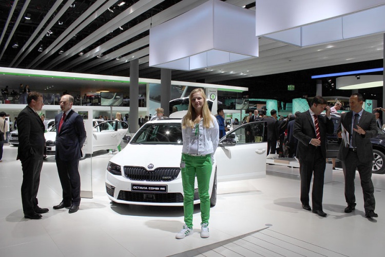 Девушки франкфуртского автосалона 2013