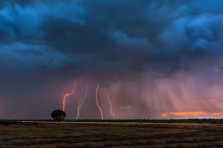 Ужасающая красота грозовых туч