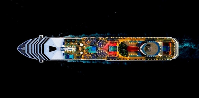 Круизные суда — потрясающий вид сверху