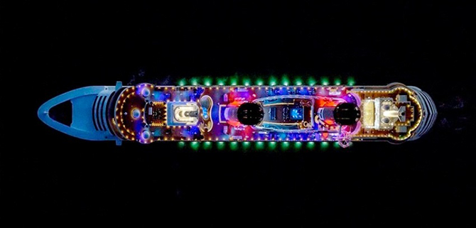 Круизные суда — потрясающий вид сверху