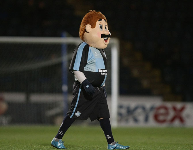 Странные талисманы футбольных команд