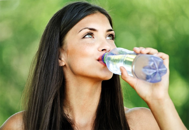 Советы, которые помогут приучиться пить больше воды