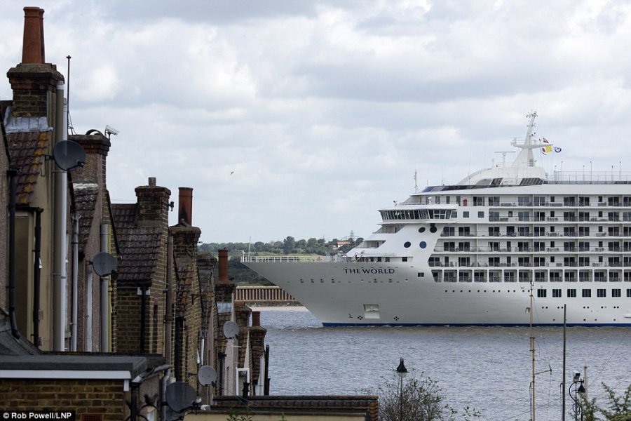 The World — огромная яхта-жилой дом