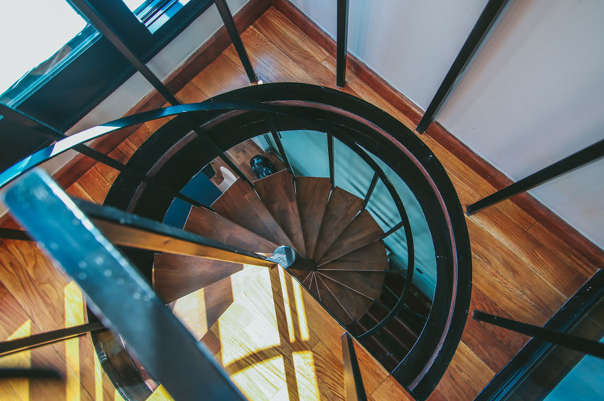 Необычный горный отель из контейнеров в Грузии