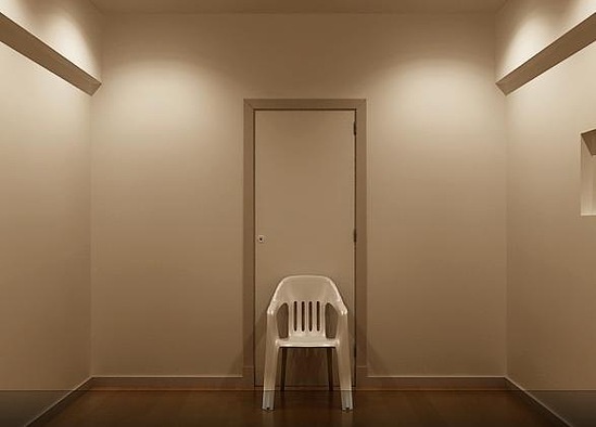 Выйти из комнаты