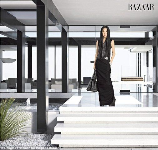 Сколько лет этой женщине? (5 фото)