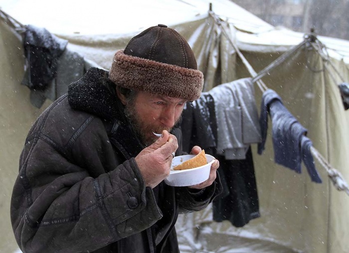 Европу сковало морозами