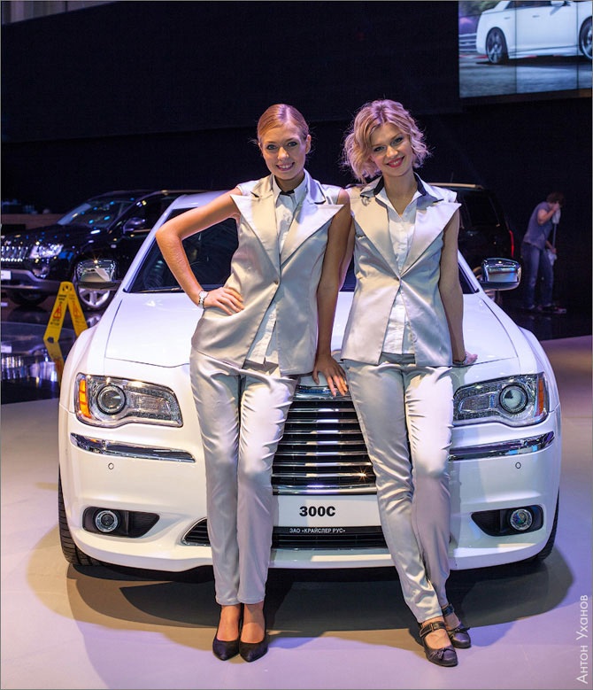 Девушки на Московском автосалоне 2012
