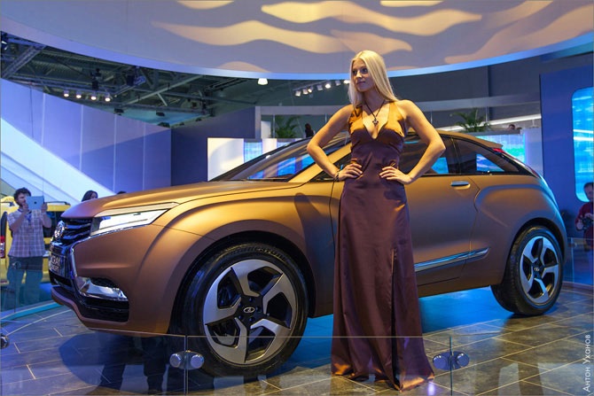 Девушки на Московском автосалоне 2012