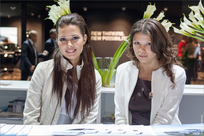 Девушки на Московском автосалоне 2012