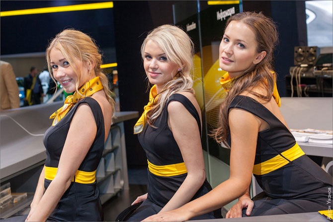 Девушки на Московском автосалоне 2012