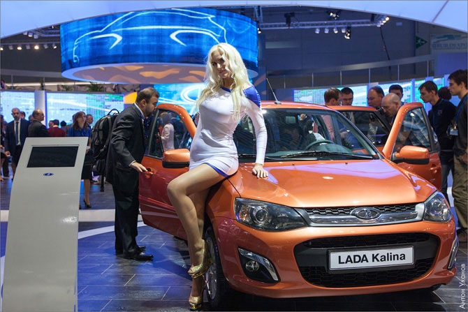 Девушки на Московском автосалоне 2012