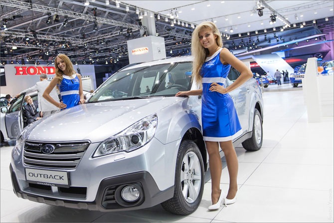 Девушки на Московском автосалоне 2012