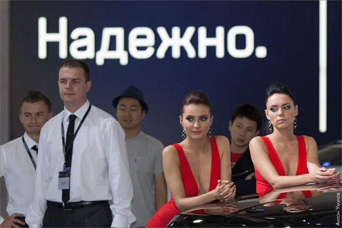 Девушки на Московском автосалоне 2012
