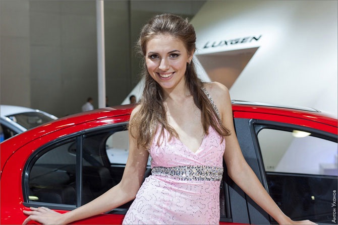 Девушки на Московском автосалоне 2012