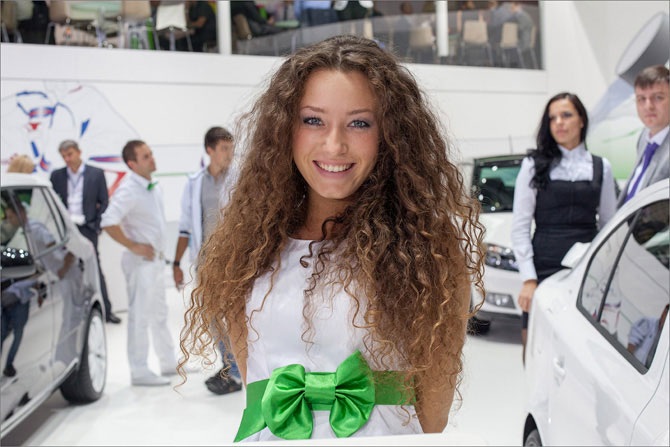 Девушки на Московском автосалоне 2012
