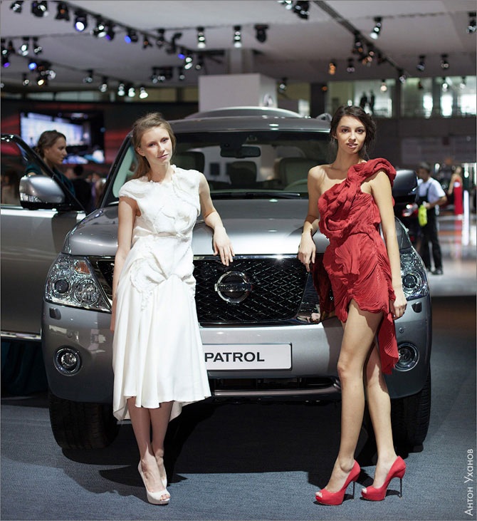 Девушки на Московском автосалоне 2012