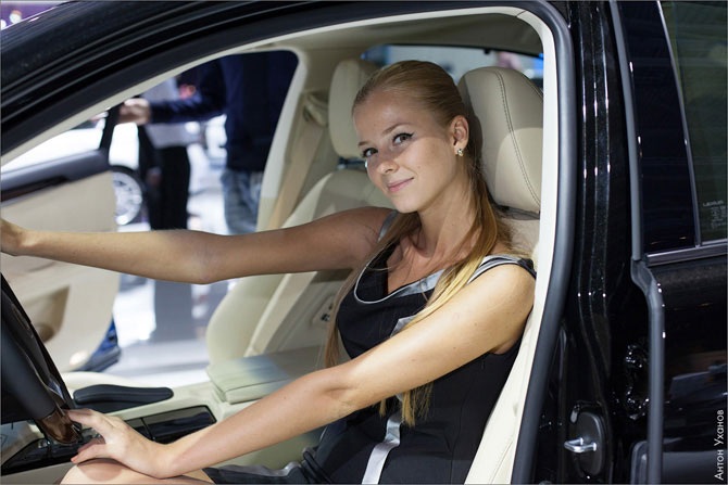 Девушки на Московском автосалоне 2012