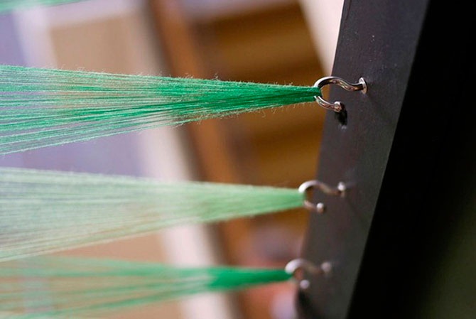 Завораживающая радуга в старинном особняке