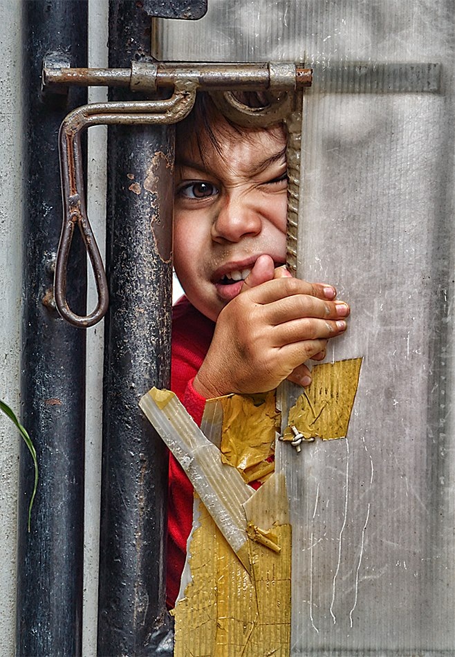 Детство в кадре – папа фотографирует сына