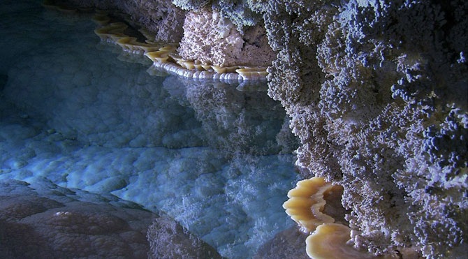 Завораживающая пещера Лечугия