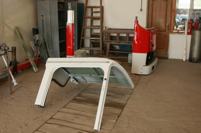 Удивительное рабочее место из старого Икаруса