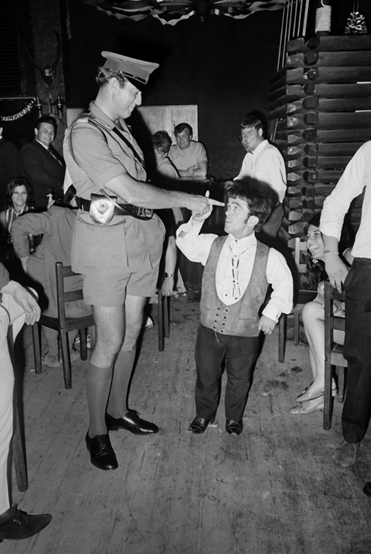 Как тусовались в ночных клубах в 60-х годах