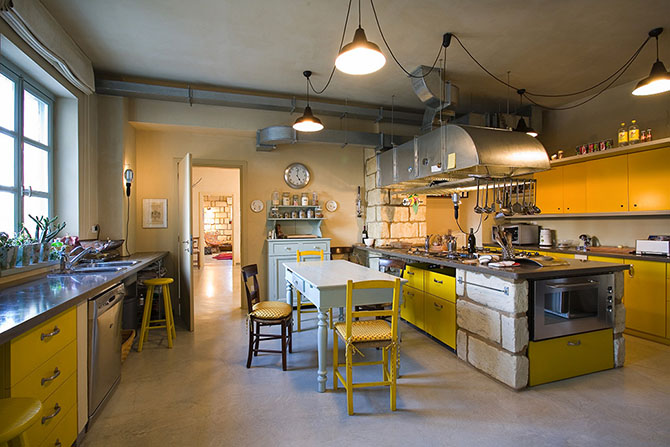 Дом в здании амбара 19-го века в Италии