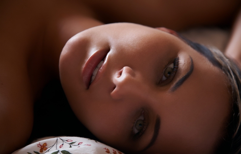 Смуглая красавица