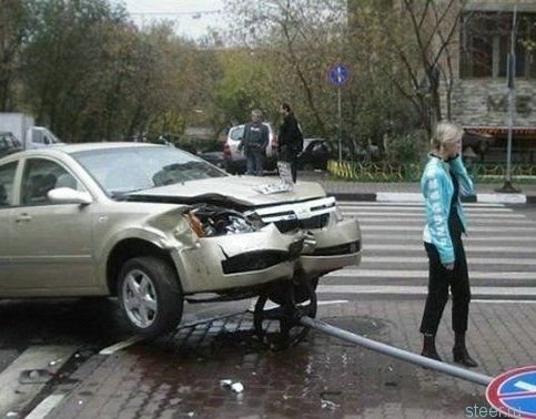 Девушка за рулем