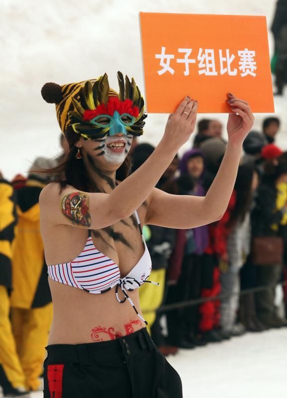 Необычный конкурс – Бикини-спринт в Китае (16 фото)